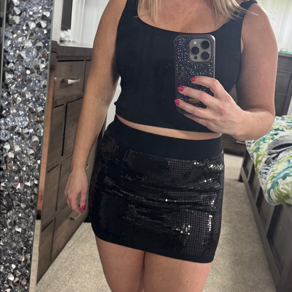 Forever 21 Black Sequin Mini Skirt -Medium - Picture 4 of 12